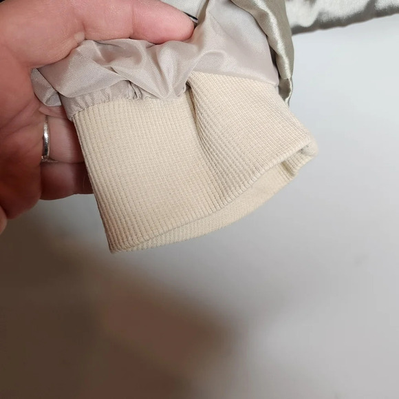 Gap girls down puffercoat, champagne color.   Youth XXL. - Picture 15 of 17